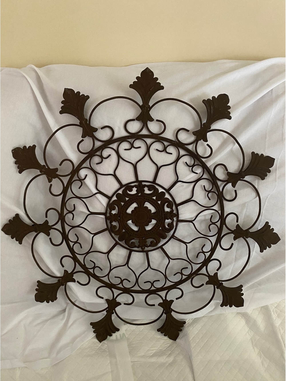 Decorative Large Round Metal Wall Art with Leaf Motif